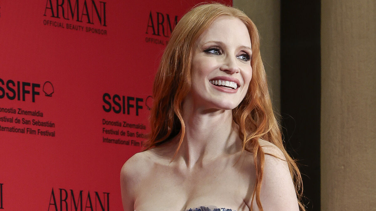 Jessica Chastain recorre ao estilo sereia com vestido de alto impacto no Festival de San Sebastian