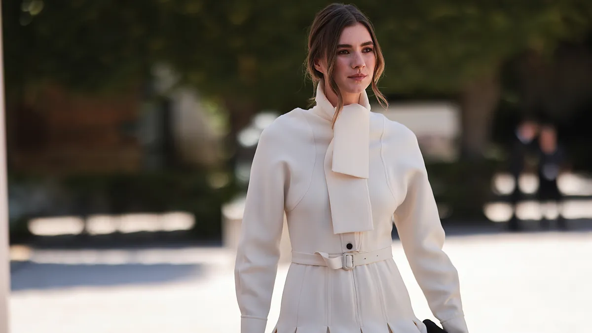 Zara está à frente do inverno 2025 com os 5 vestidos que melhor combinam com botas da moda